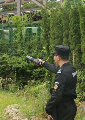 ไฟฉาย Jammer สัญญาณ GPS ใช้งานง่ายพร้อมไฟส่องสว่างสูง 10,000 ลิตร