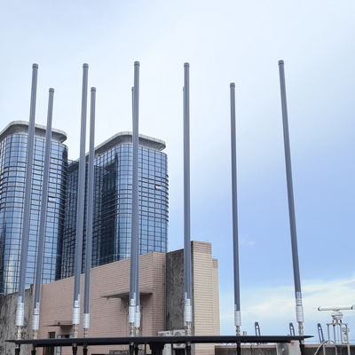 ระบบต่อต้าน UAV / Anti Drone ที่มีพลังงานสูง มีระยะการต่อต้านระยะ 500m ถึง 2km และความชื้นสูงถึง 95% กันน้ํา IP65 สําหรับการติดตั้งเครื่องยนต์